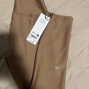 Alo Yoga women’s airlift leggings